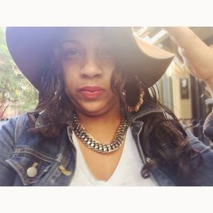 Meet your Posher, Tiara